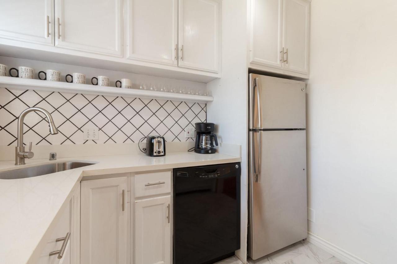 Holiday home Encino Charmer With Large Backyard *